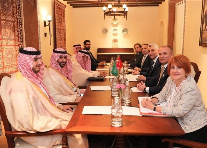 وزير التجارة التركي يلتقي نظيره السعودي